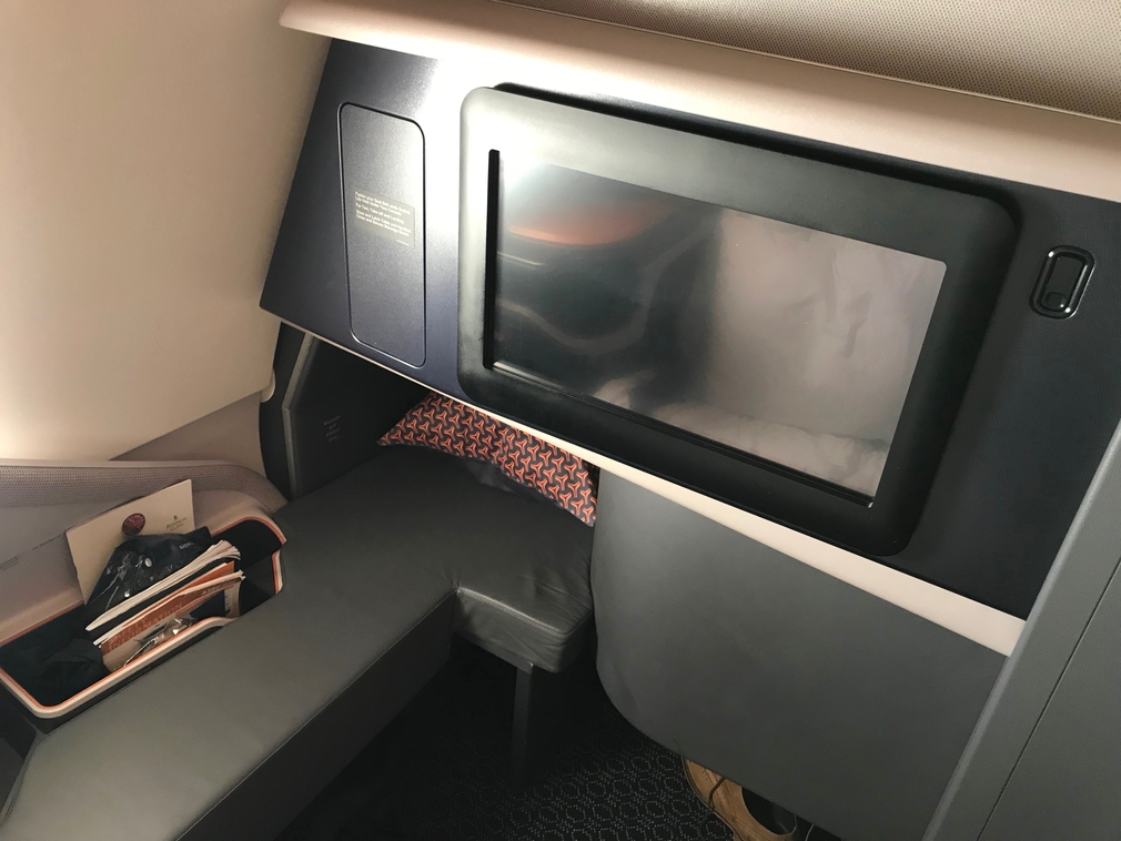 SQ232 business class IFE