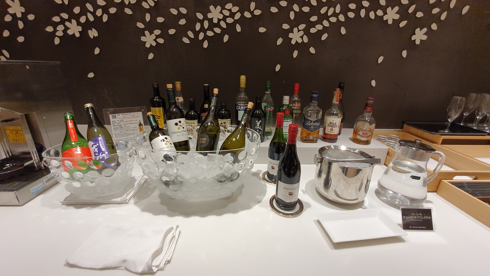 JAL Sakura Lounge beverages
