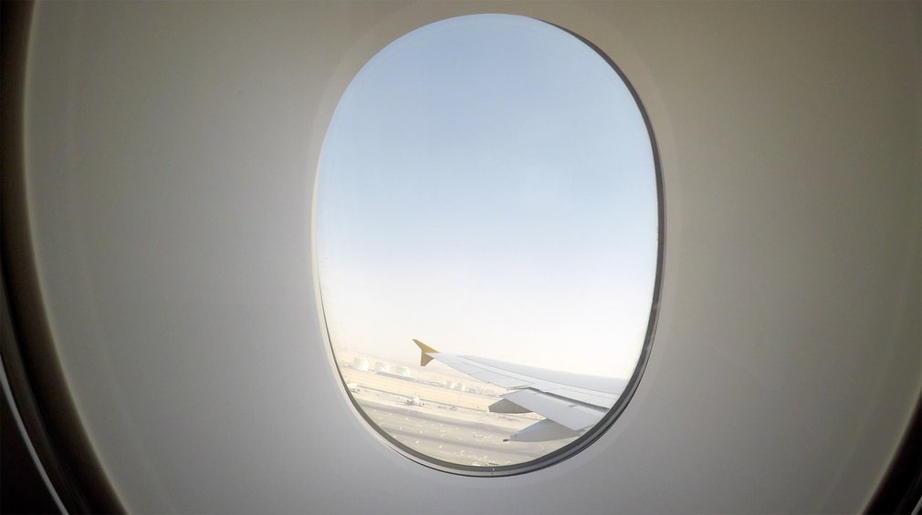 The view of the wing at Abu Dhabi airport