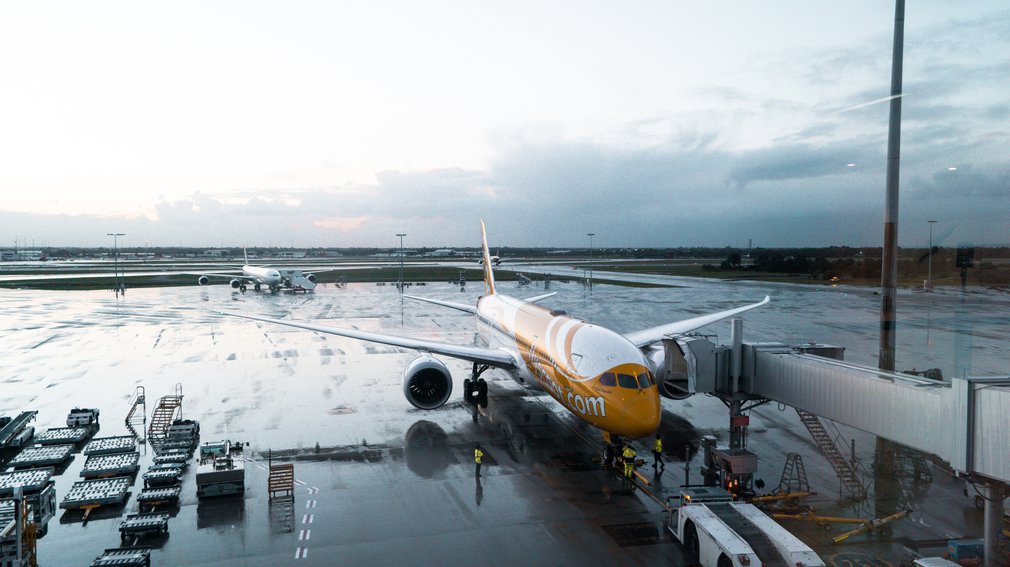 Scoot plane